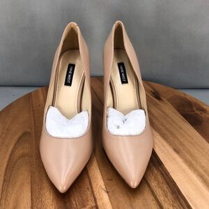Nine West Nude Pointed Toe Pumps. Women Size 9